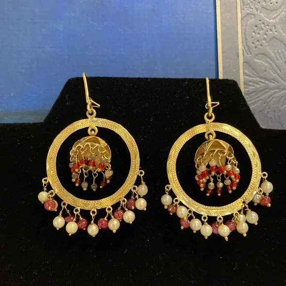 Earrings. Beautiful. Pre Owned. Gold Tone. - Picture 9 of 15